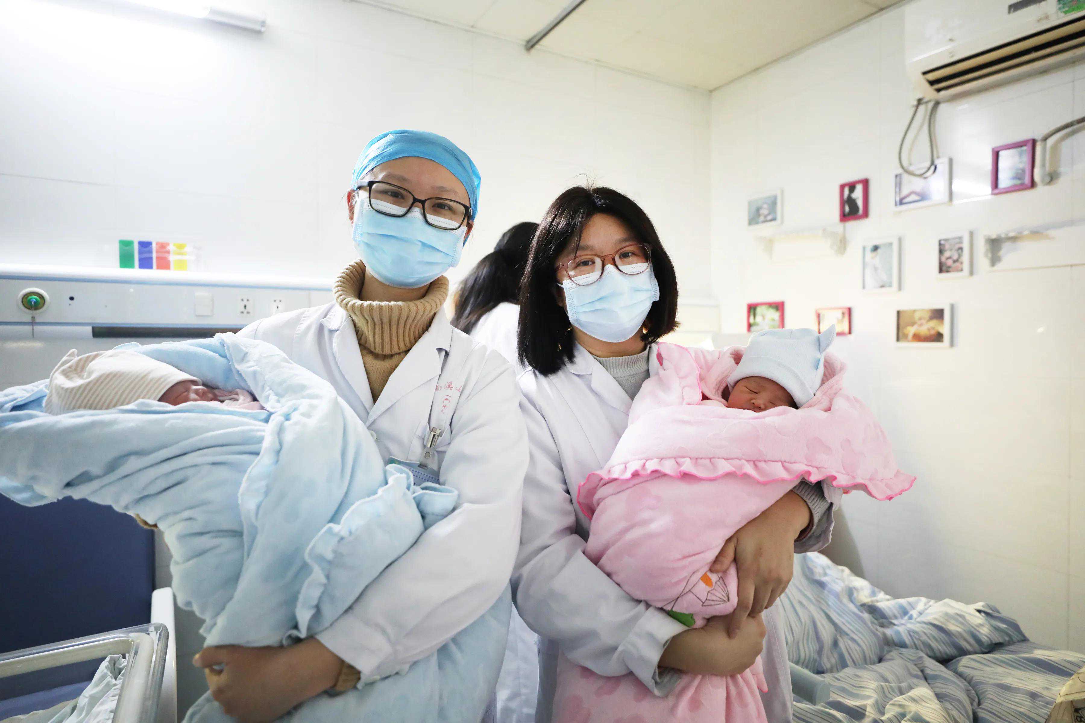 福州托人香港验血要多少钱,多年难孕难育夫妻进行辅助生殖助孕